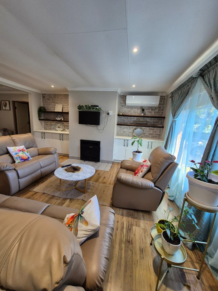 To Let 3 Bedroom Property for Rent in Pellissier Free State